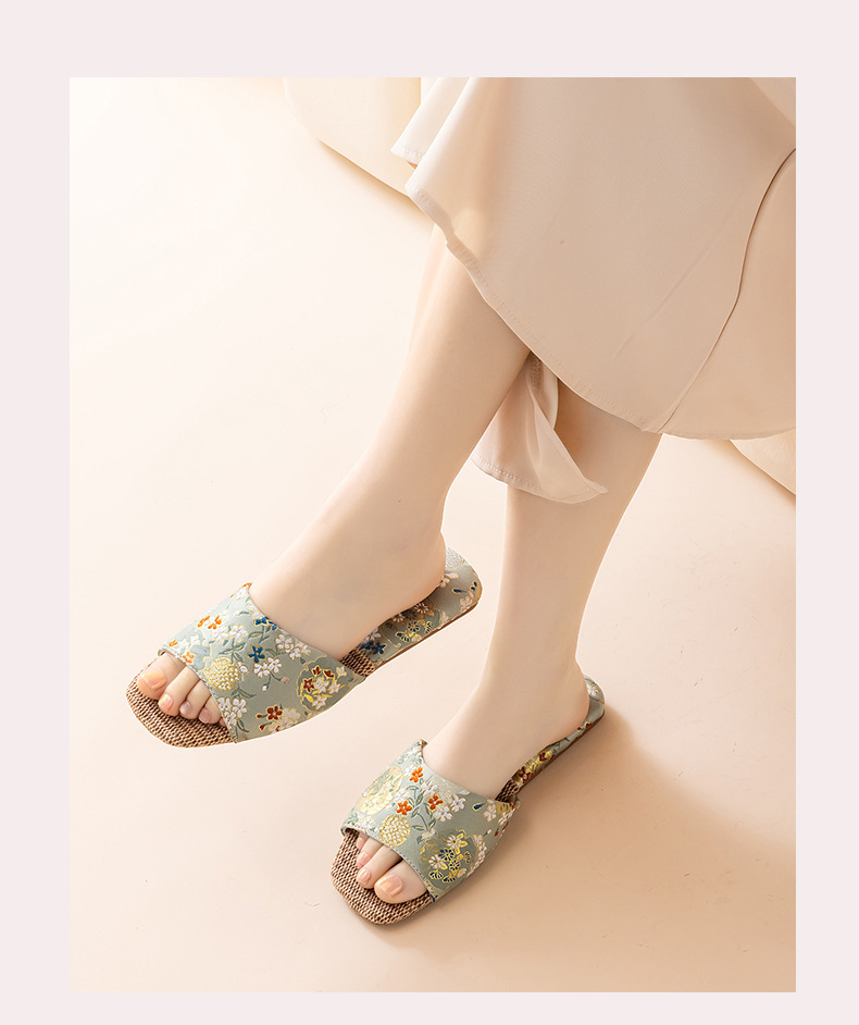 Atmungsaktive Damen-Hausschuhe aus Leinen mit Blumenmuster detail 2