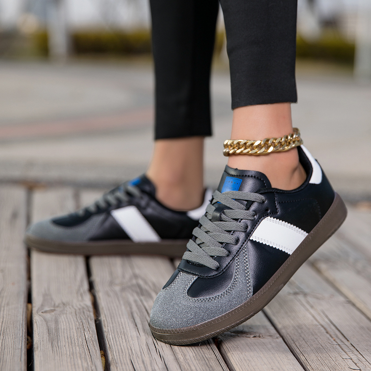 Casual damesschoenen met veters en retro colourblock detail 7