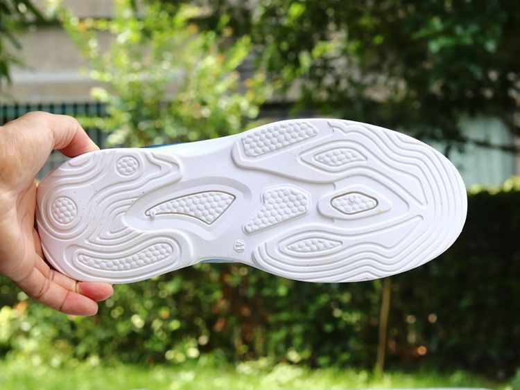 Scarpe da corsa da uomo leggere e traspiranti in mesh detail 5