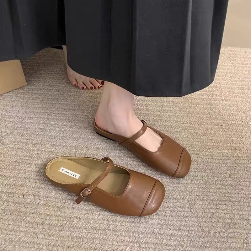 Platte schoenen voor dames: instap-mules met vierkante neus en gesp 5