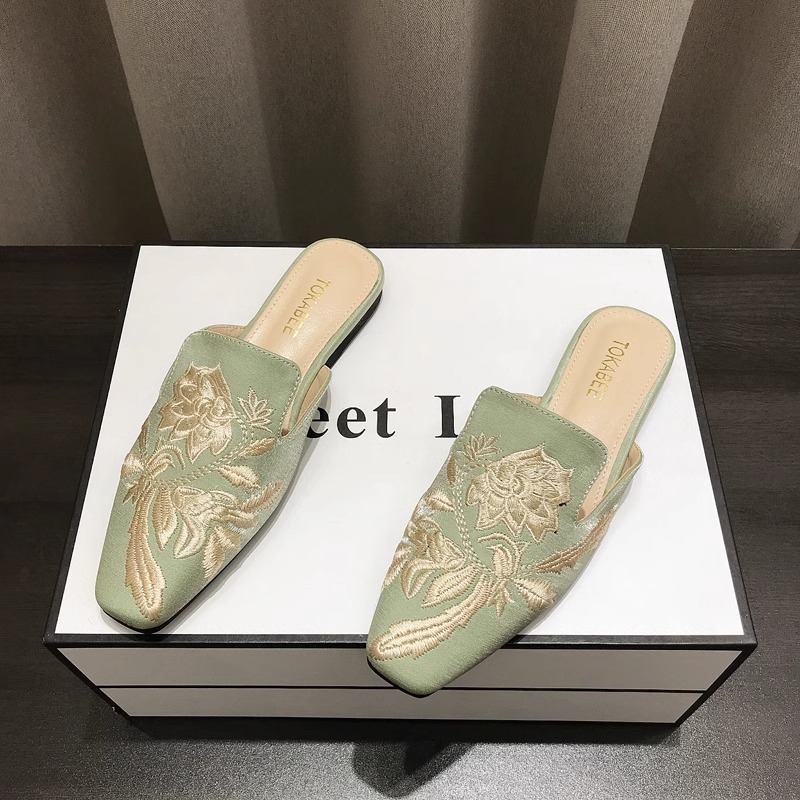 Scarpe basse mule da donna con ricamo floreale e punta quadrata detail 8