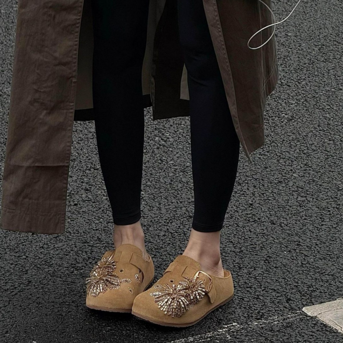 Pantuflas destalonadas de ante para mujer con flecos 4