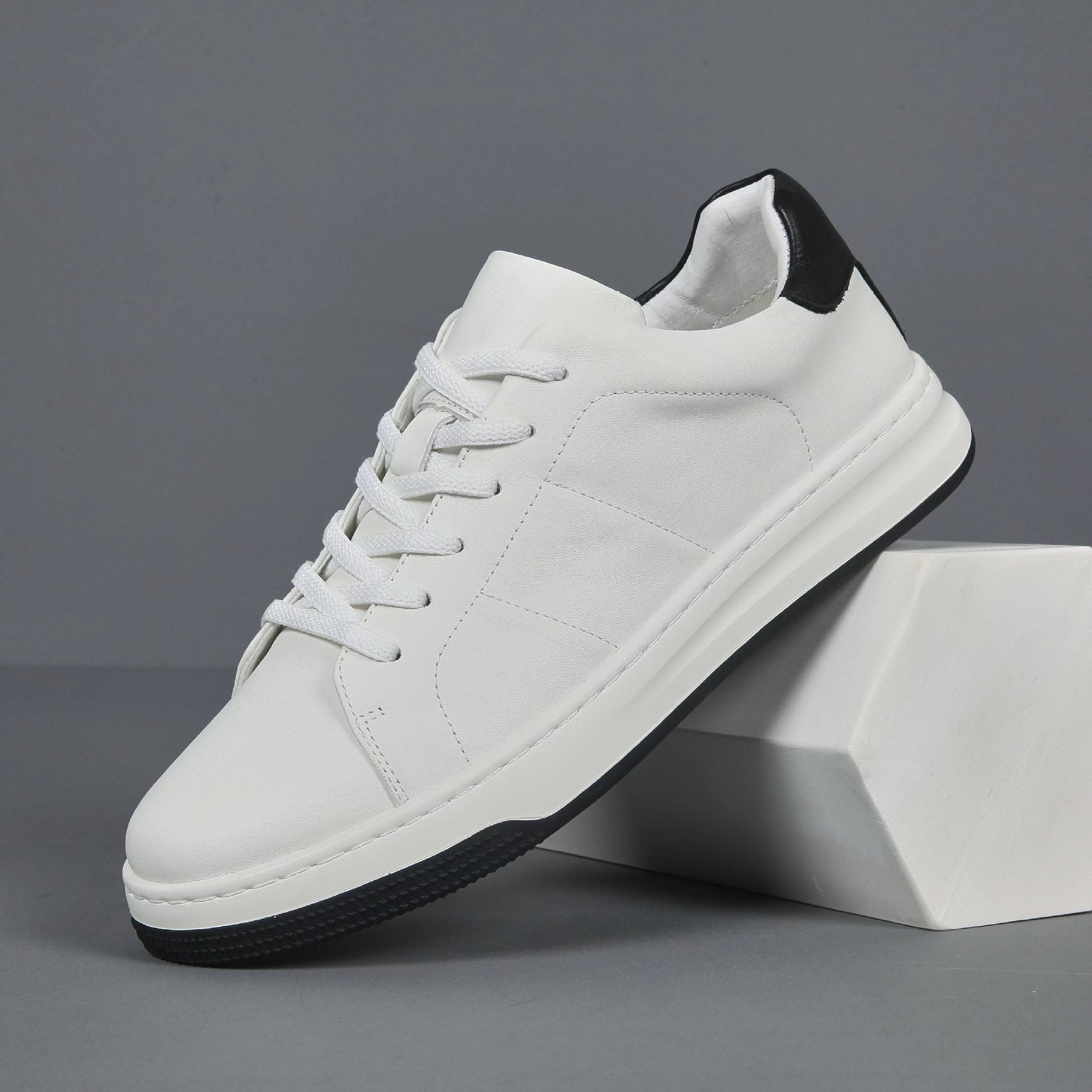Minimalistische Unisex Schnür-Freizeitschuhe aus Leder detail 6
