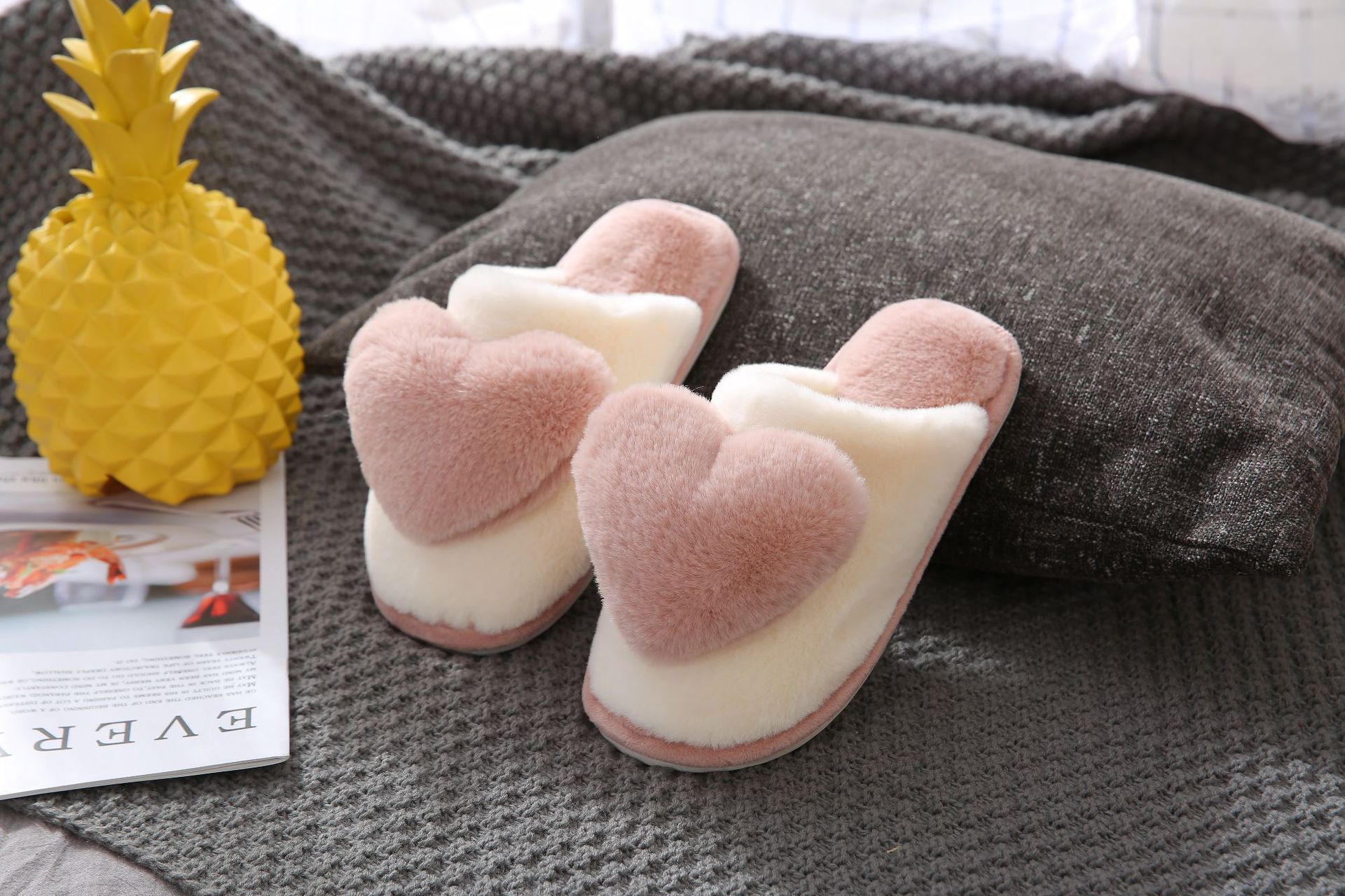 Chaussons douillets et chauds en peluche pour femmes detail 9