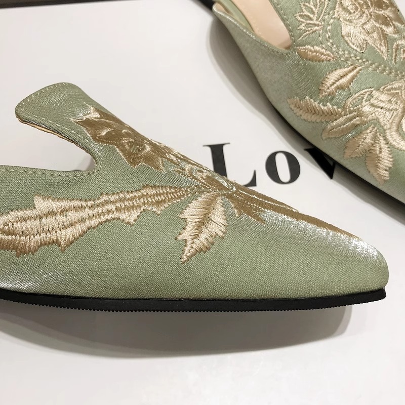 Scarpe basse mule da donna con ricamo floreale e punta quadrata detail 12