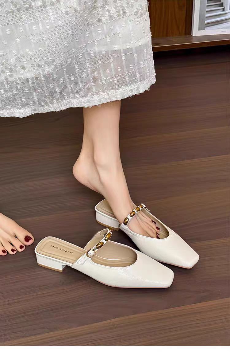 Elegante Damen-Mules mit eckiger Zehenpartie und niedrigem Blockabsatz detail 2