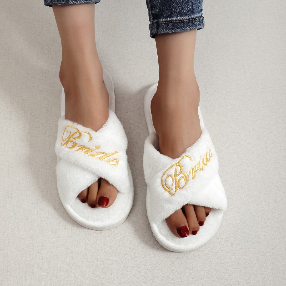 Pantofole da donna in peluche a fasce incrociate e punta aperta detail 3