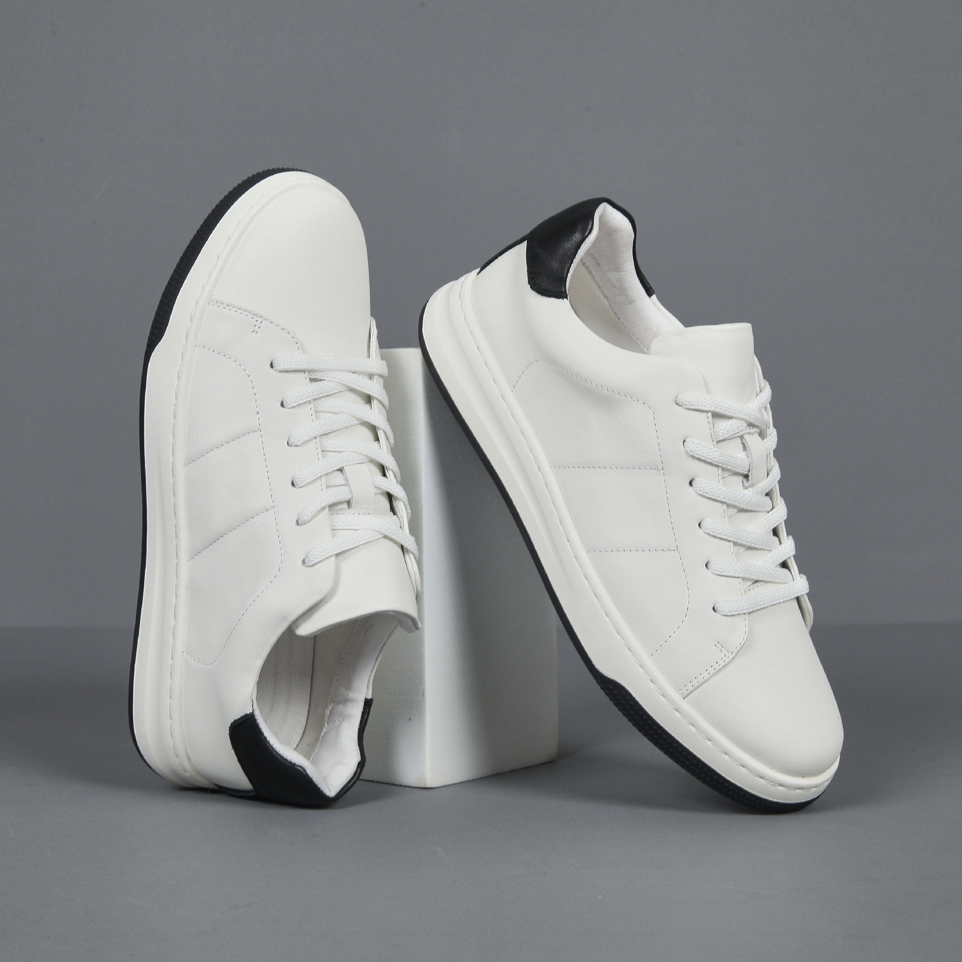 Minimalistische Unisex Schnür-Freizeitschuhe aus Leder