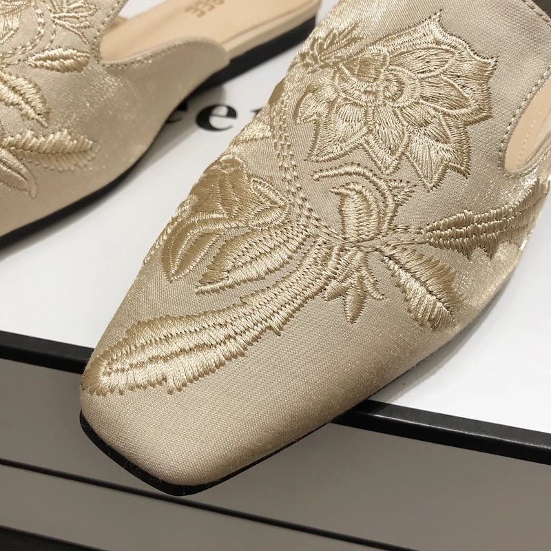 Scarpe basse mule da donna con ricamo floreale e punta quadrata detail 6
