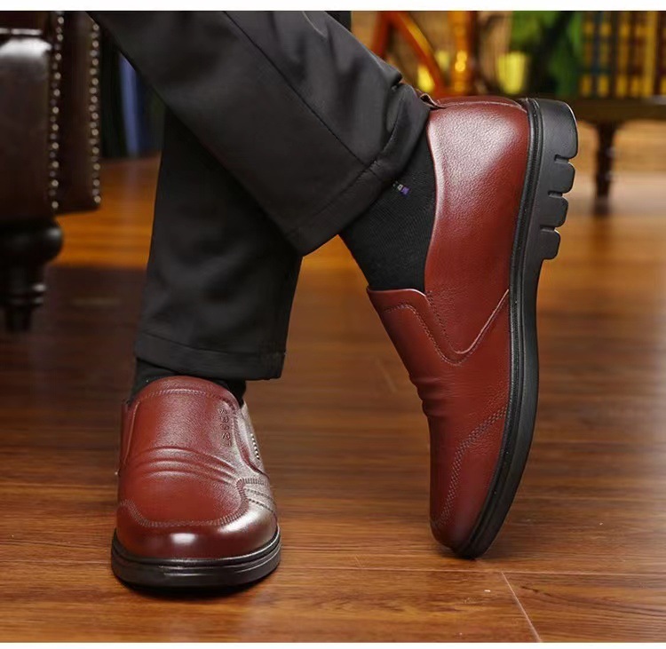 Herren Freizeitschuhe aus PU-Leder Rutschfeste Slipper zum Hineinschlüpfen detail 2