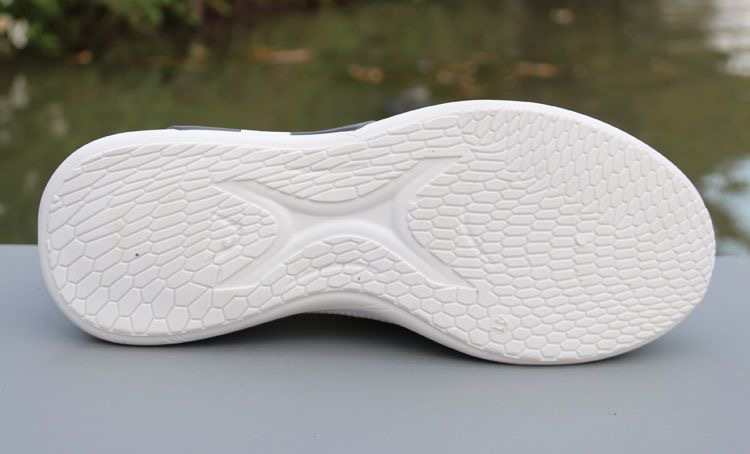 Ademende en lichte hardloopschoenen van mesh voor heren detail 3