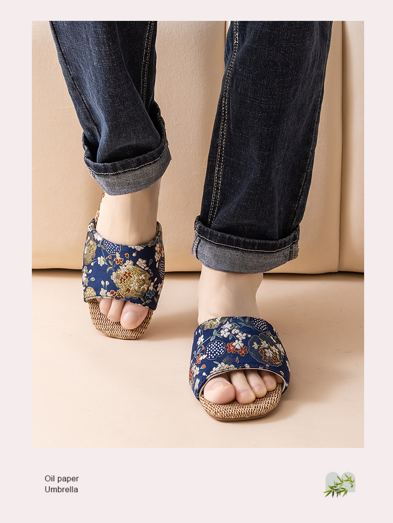 Atmungsaktive Damen-Hausschuhe aus Leinen mit Blumenmuster detail 3