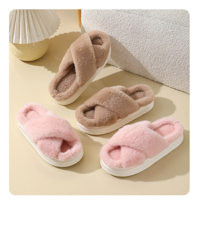Pantofole da donna in morbido peluche con fasce incrociate e plateau detail 3