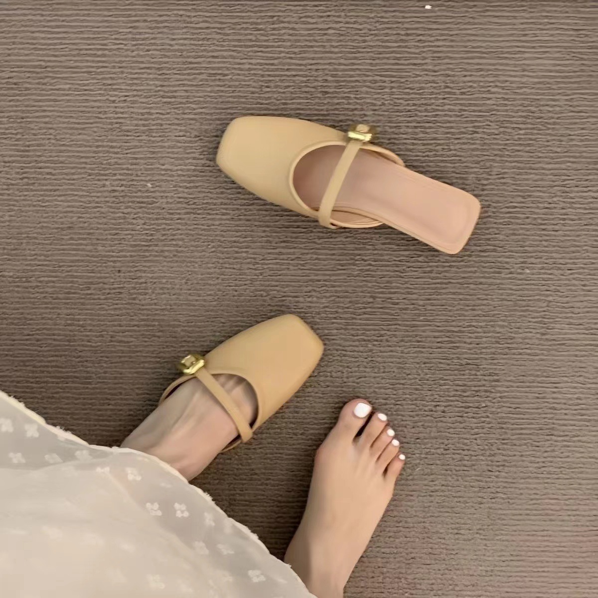 Flache Damen-Schuhe zum Hineinschlüpfen mit eckiger Spitze und Schnalle detail 7