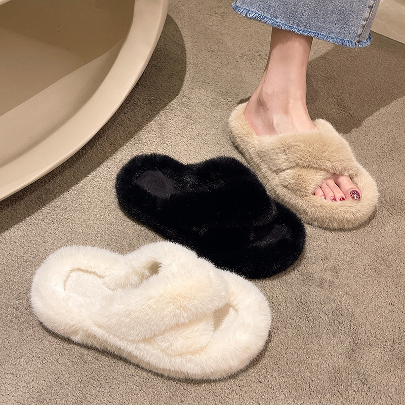 Pantofole da donna in morbido peluche con punta aperta 4